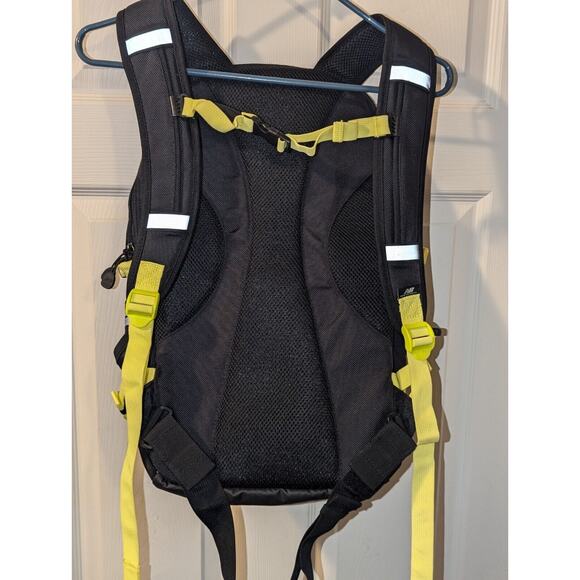 New Balance backpack LA Dodgers Logo Running Track Bag Black Yellow Hydration - Picture 2 of 13